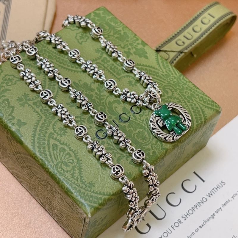 G*u*i necklaces
